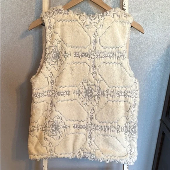 Rebecca Elliot Cream and Gray Faux Fur Vest Size S - Picture 4 of 10
